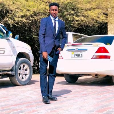 I am Somali student who wants to contribute to his people and country

    __i am graphic designer  & Video Editing 
        freelancer &digital greatori 📷👤