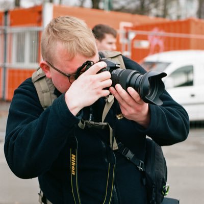 Freier Fotojournalist & Fotograf | Themen: Proteste, Soziale Bewegungen & Antifaschismus | Wortspiele und Endzeithedonismus | Er/he