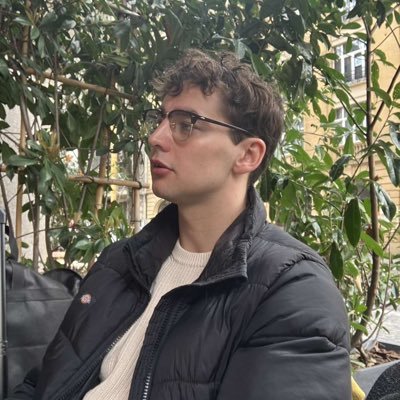« Un penseur est un homme qui a été destiné par son intuition et son intelligence personnelles à donner une représentation symbolique du temps. »