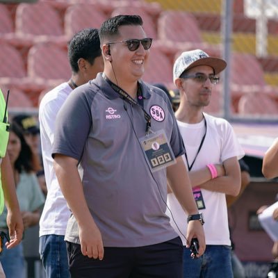 Hoy en Mkt y Comunicaciones de @SportBoys ‘El Primer Campeón’ 🏆. Side before Self.