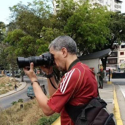 Fotógrafo 📸 🇻🇪 - Mi horizonte da al 🧭Este, lo mío son los amaneceres 🌄. Caraquista🦁⚾⚽-Interesado en Artes 🎸🎨🎥🎭👯‍♂️🏛️📝-Una vez fui luminito💡🎭🔧❤️