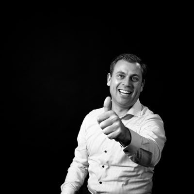 I'm Arthur, owner of Goedemensen, specializing in procurement and contract management, driving projects and people forward.