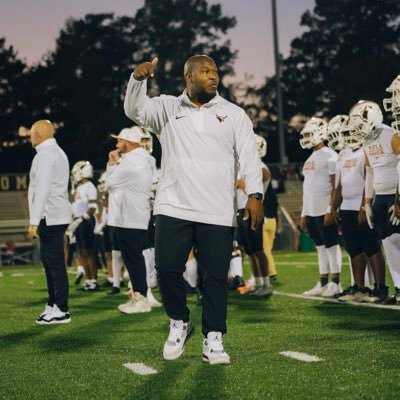 God’s Son 🕊 | Associate Head Coach/Co-Offensive Coordinator @Kell_Football | Head Coach @Longhorn_TF | Husband & Father | @WeAreNewnan ‘13 | @BSCFootball ‘17