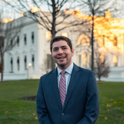 Gun violence survivor. Digital and comms guy📱👨💻. History nerd. Formerly @BarackObama @MichelleObama @WhiteHouse46 @Schneider4IL10. Opinions my own.