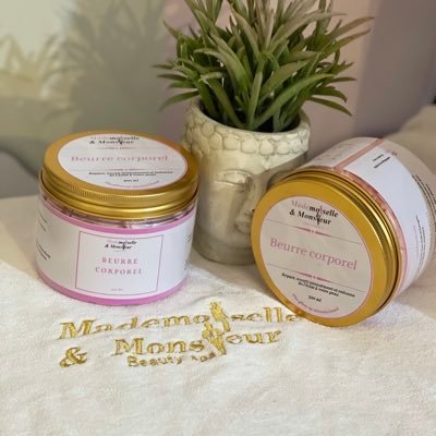 Skincare lover Traqueuse de bons plan Entrepreneur beauté et cosmétique Passionnée de commerce