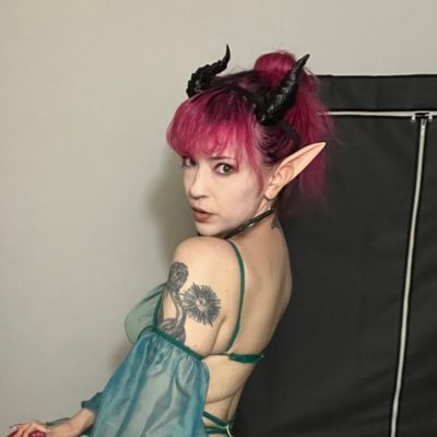 LilRedVelvettt Profile Picture