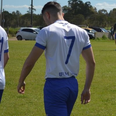 Matero, futbolero y contra.
Se supone que sé de ingeniería, pero prefiero hablar de cualquier otra cosa.

💙⚪♥