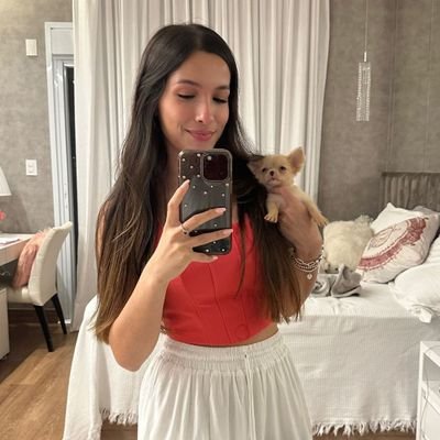 closesalvessx's profile picture. ig: closesalvessx                                                                 eu amo muito a julis!🤍