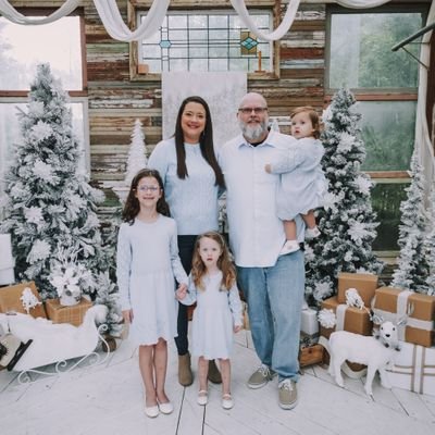 NFL card collector and NFL DFS player. SA Spurs fan. Proud #girldad to 3 beautiful daughters and husband to an amazing wife. Colon Cancer survivor