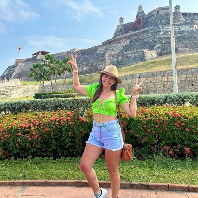 Ing ambiental 🌱🌱De izquierda 💛💙❤️
Llanera 🤠 amante de los gatos 😺
