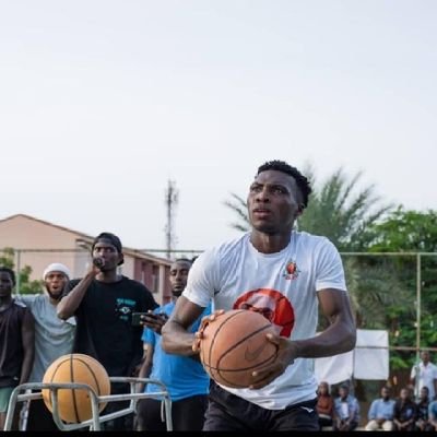 A kid with a dream ✨ 
6'2ft Point/shooting Guard 
#Student_Athlete🏀 🇳🇬
#grindwithGod🙏🏀