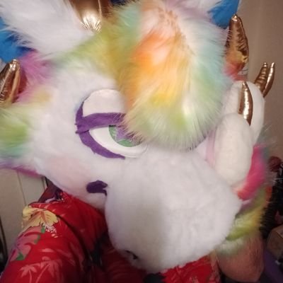 25/He/They

Fursuiter, Photographer. 

I have multiple personality disorder but they're all gay men.