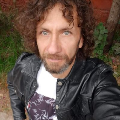 CDMX
Psicólogo de profesión, animalista de corazón, corredor y bien bailador.