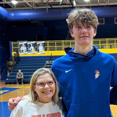 Mom to St. Louis Catholic student-athlete Clayton Blackledge (@davis_black19) Class of 2024. 🏀 🏈Tennis widow. 🎾 💕 Writing coach/tutor. 📝 📚