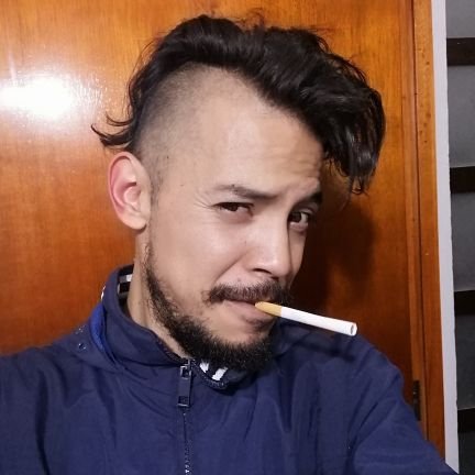 Soy anarquista, soy neonazista.
Soy un skinhead y también soy un barista