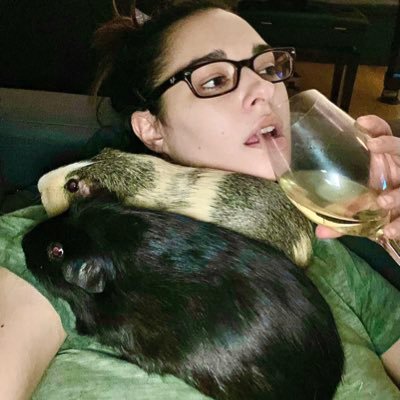 Daria. Guinea pig mom. Pharmacy tech. Criminal injustice reform enthusiast, true crime fan. MSW student @gsswdenver. Fmr PR profesh & flack @CommerceGov, @TSA.