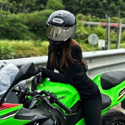 四輪は生活、二輪は愛😘。
若い頃は夢を追い😊。
バイクを愛し人生を愛してい😊