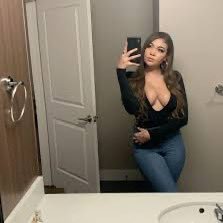 christinamog's profile picture. 