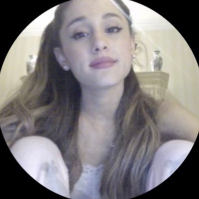 saw @arianagrande 5x | fan account | she/her