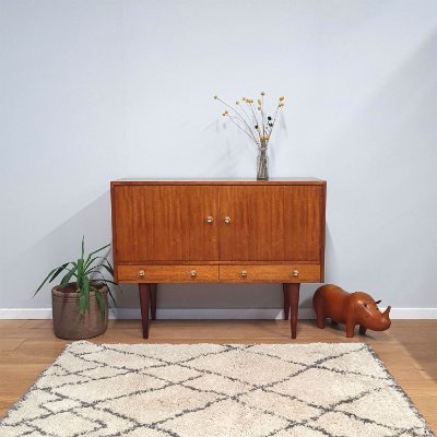 A considered collection of vintage & midcentury furniture & homeware for today's homes. Advocating slow, sustainable interiors. Anti fast furniture.