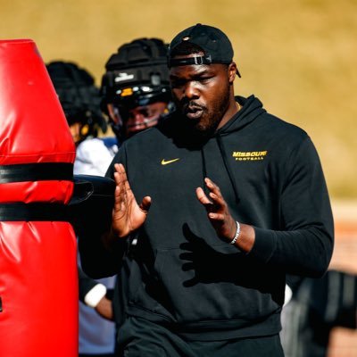 DEFENSIVEASSISTANT#TEAMSHABAZZ.......WHEN YOU WANT TO SUCCEED AS BAD AS YOU WANT TO BREATHE THEN YOU WILL BE SUCCESSFULL