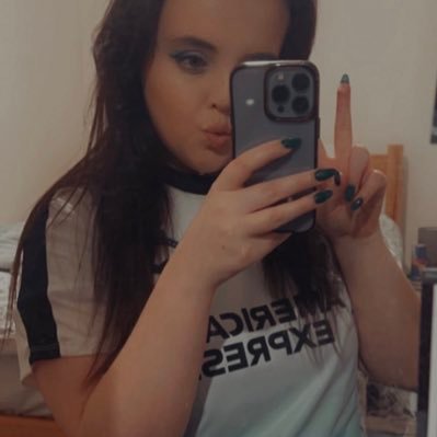 charnicolelucas's profile picture. sometimes watch/talk about football ⚽️ graphic designer & digital illustrator 👩🏻‍💻