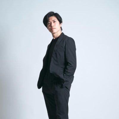 俳優指導者/演出家/俳優 ライキン演劇大学俳優学科卒 マールイ劇場付属シェープキン演劇大学大学院首席入学、修了 レンコム劇場『桜の園』出演 アヴォーシ主宰 俳優座演劇研究所カリキュラムアドバイザー 、講師 新国立劇場演劇研修所講師 ワタナベエンターテインメントアカデミー講師