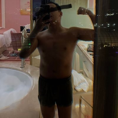 32 • popperbator • gooner • into kinks • on prep • vtop side • Manila 🇵🇭 HMU and see where it goes!