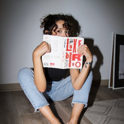 Trabajadora de las culturas y las artes, ciclista, fotógrafa principiante, feminista, Usachina.