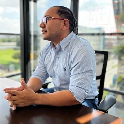 Educación.
Politólogo, @UNALOficial, gerente social, Investigador CEPSCA. Soy un explorador político con brújula ética y hambre de claridad.