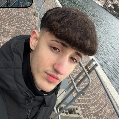 19🇪🇸 / Professional FIFA player 🎮 / Economía + ADE UMA 📚