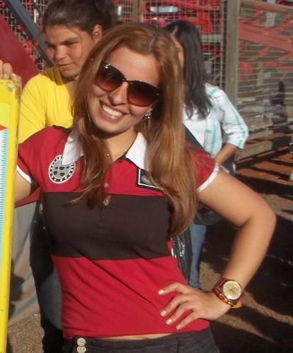 Amo viver , não me deixo abalar por qualquer coisa , se precisar de mim sempre estarei aqui p te ajudar =) mais não folga sou legal mais não sou burra ;)
