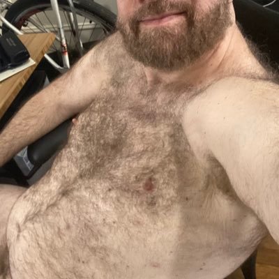 NYC 🐻🌈 Furry guy, real daddy, beer & coffee enthusiast, traveler, Scorpio, top, 6’2” 215, size 13 feet. BigFrankNYC on IG. Happily taken. Dudes only, 18+