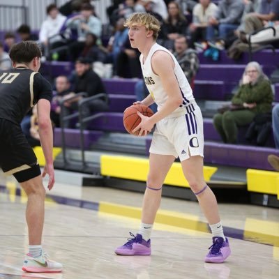 | 6’3 190 | oconomowoc high school | mtxe premier | SG 🏀 #1 | WR 🏈 #88 | class of ‘25 |