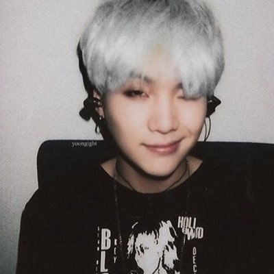 mentally ill yoonkooker • hyyh misser • black swan enthusiast • mint yoongi believer • #1 gender thief