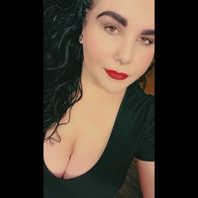 nokturnell's profile picture. Goth girl. Gamer. Spooky bitch.