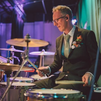 Face for Wireless. Radio & Podcast bod. Drummer for #Britpop classics band #TheBlurtones & 1:3 of comedy duo @DredgeLand #SaintsFC