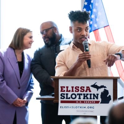 Deputy Communications Director @ElissaSlotkin • former: @TheOtherMandela • @SEIUHCIIMK • (ahn-twahn)