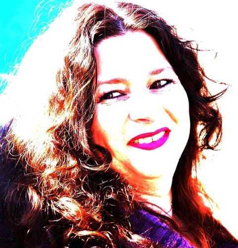 Based in Whitstable and working in Kent I run a #decluttering business, love household hints and tips and provide inspiration to love your home and life.