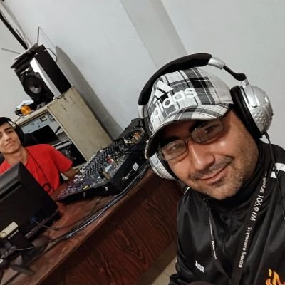 productor y animador del programa frecuencia latina por Ángelus 106.9 colon Edo Táchira https://t.co/ABNlXkwKkB