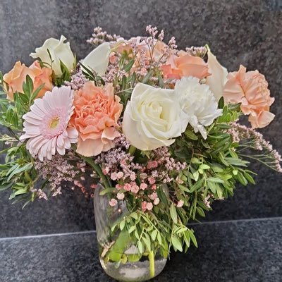 NoellaFassi's profile picture. Open to evrything and attached to nothing 😎citoyenne du monde 🌍