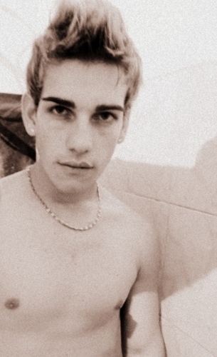 sou o que sou , e nimguei vai me muda so issu ;)  (y'