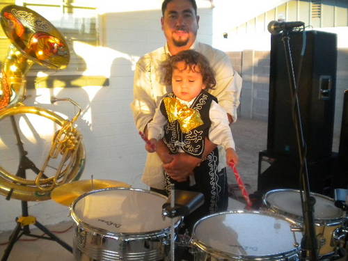 Mi nombre s jesus me gusta mucho la musica amo a mi esposa y hijos soy a toda madre muy alegre me gusta mucho cantar y lo disfruto amo mi trabajo gracias