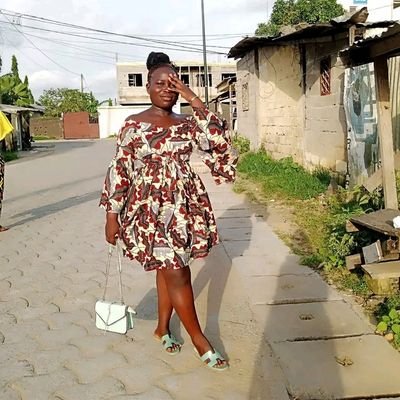 Black African Beauty❤️,
Bijoutière d' 1m48cm🥲 ayant pour catalogue
https://t.co/yRWt6htfDV