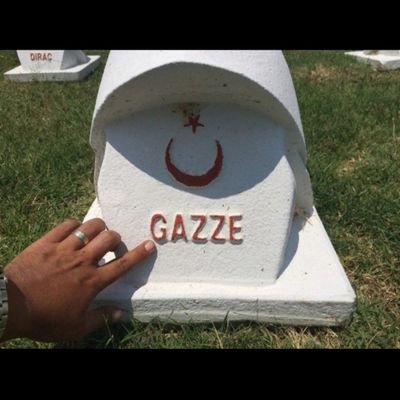 1995 Beypazarı Endüstri meslek lisesi mezunu.1999 Celal Bayar üniversitesi tütün teknoloji mühendisliği bölümü mezunu.Ankara Çamlıdere li.Evli