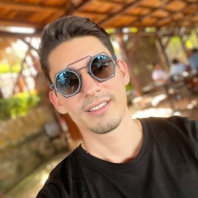 SucreFre's profile picture. ⚠️