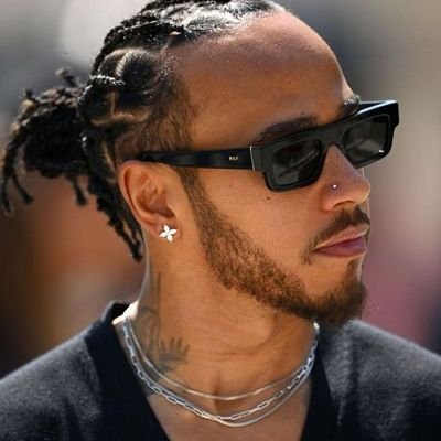 LewisHfosi's profile picture. aRMy⁷ and formula 1

| Forza Ferrari

Elu/Ela/Ele