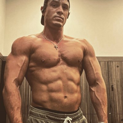 Fitness Trainer, Model, OF Creator. For inquiries related to personal training, meal prep- DM me. For more of me 🌶️ OF