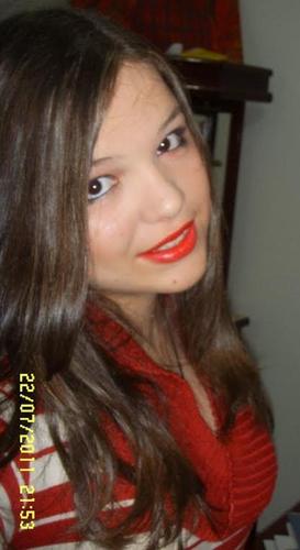 Amo rock,mpb e sou fã da @ClaudiaLeitte.
Conhecida como a garota esquisita hehe,fazer o q neh?essa sou eu...