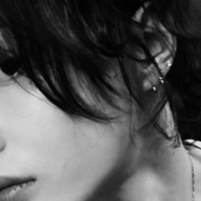 KMMm2lJSAR7LRhR's profile picture. 🖤